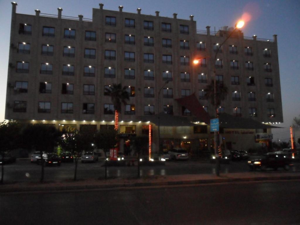 Yellow Rose Hotel Amman Buitenkant foto